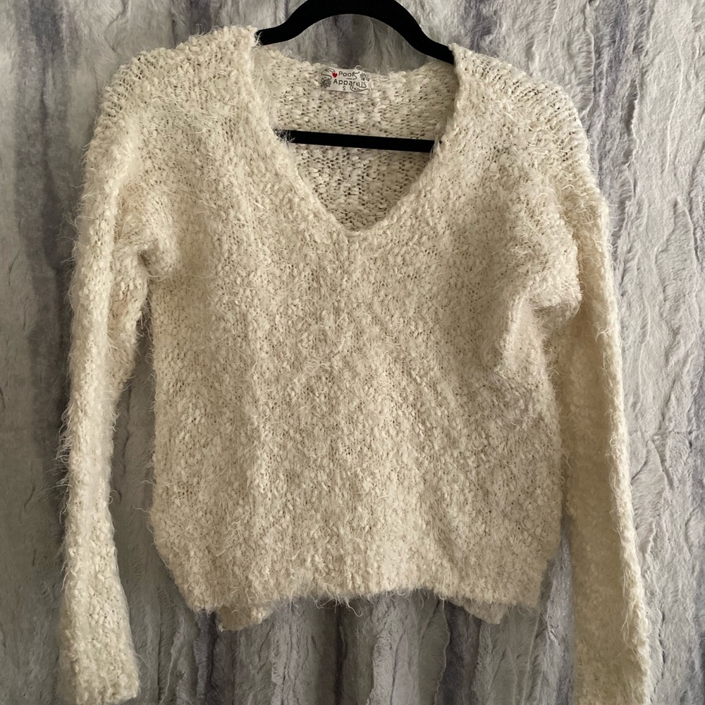 Fuzzy white sweater ⭐️
